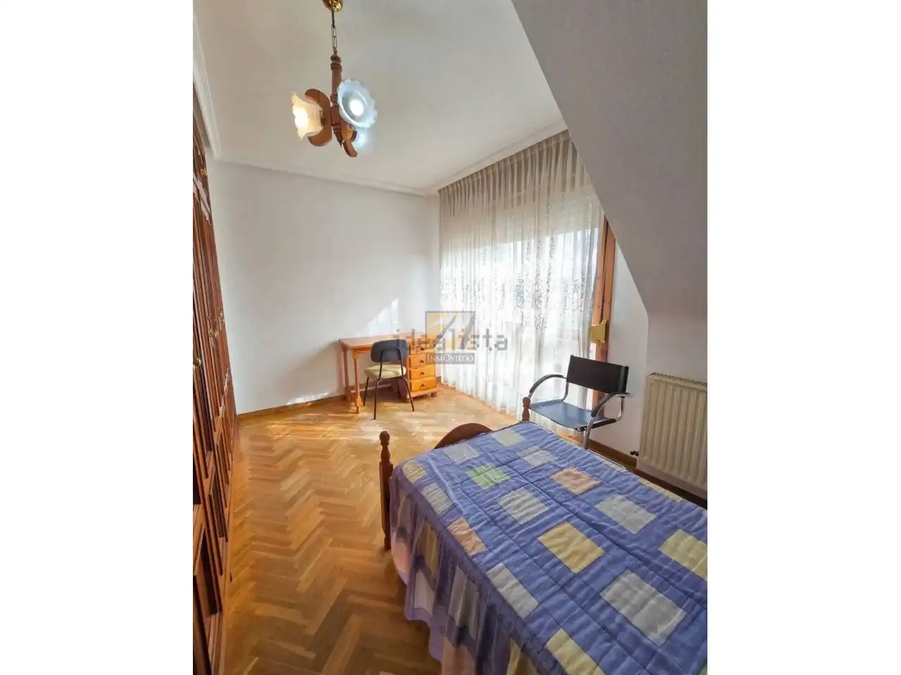 Habitación de Dúplex en venta en Oviedo  con Calefacción, Parquet y Terraza