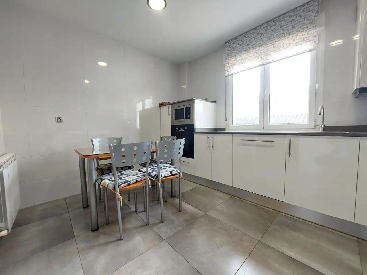 Cocina de Piso de alquiler en Gijón  con Calefacción y Amueblado