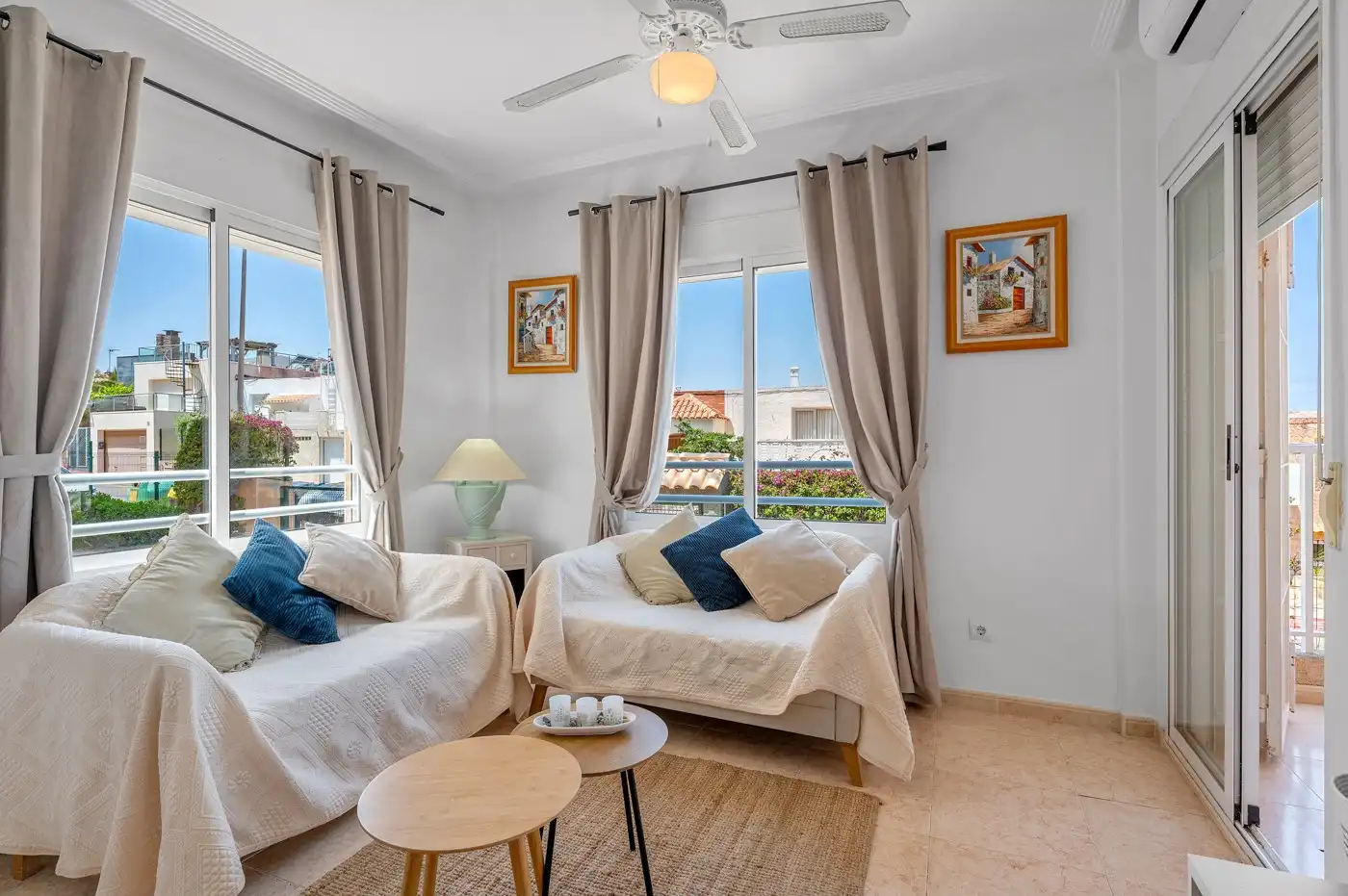 Habitación de Apartamento en venta en Torrevieja con Aire acondicionado, Amueblado y Horno