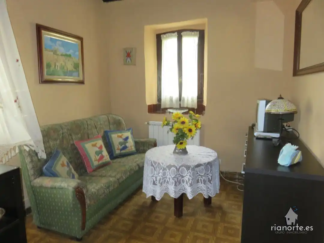 Sala de estar de Casa o chalet en venta en Ribadesella con Calefacción, Jardín privado y Amueblado