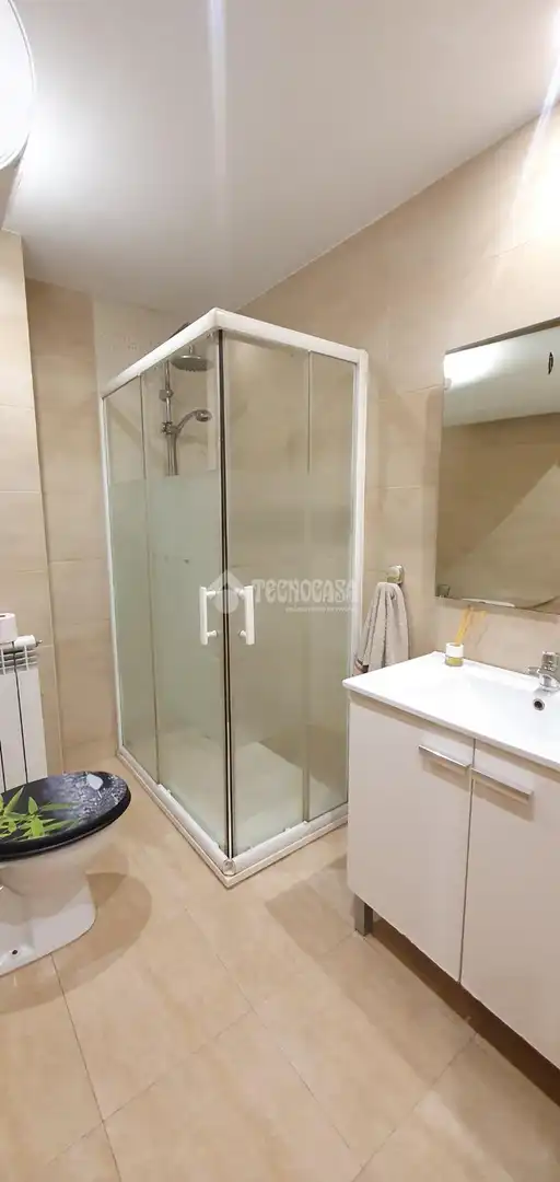 Badezimmer von Wohnung zum Verkauf in Madrid mit Klimaanlage, Heizung und Terrasse