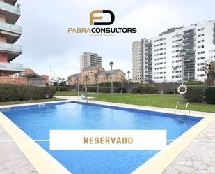 Swimming pool of Planta baja for sale in Badalona  with Air Conditioner, Balcony and Community pool