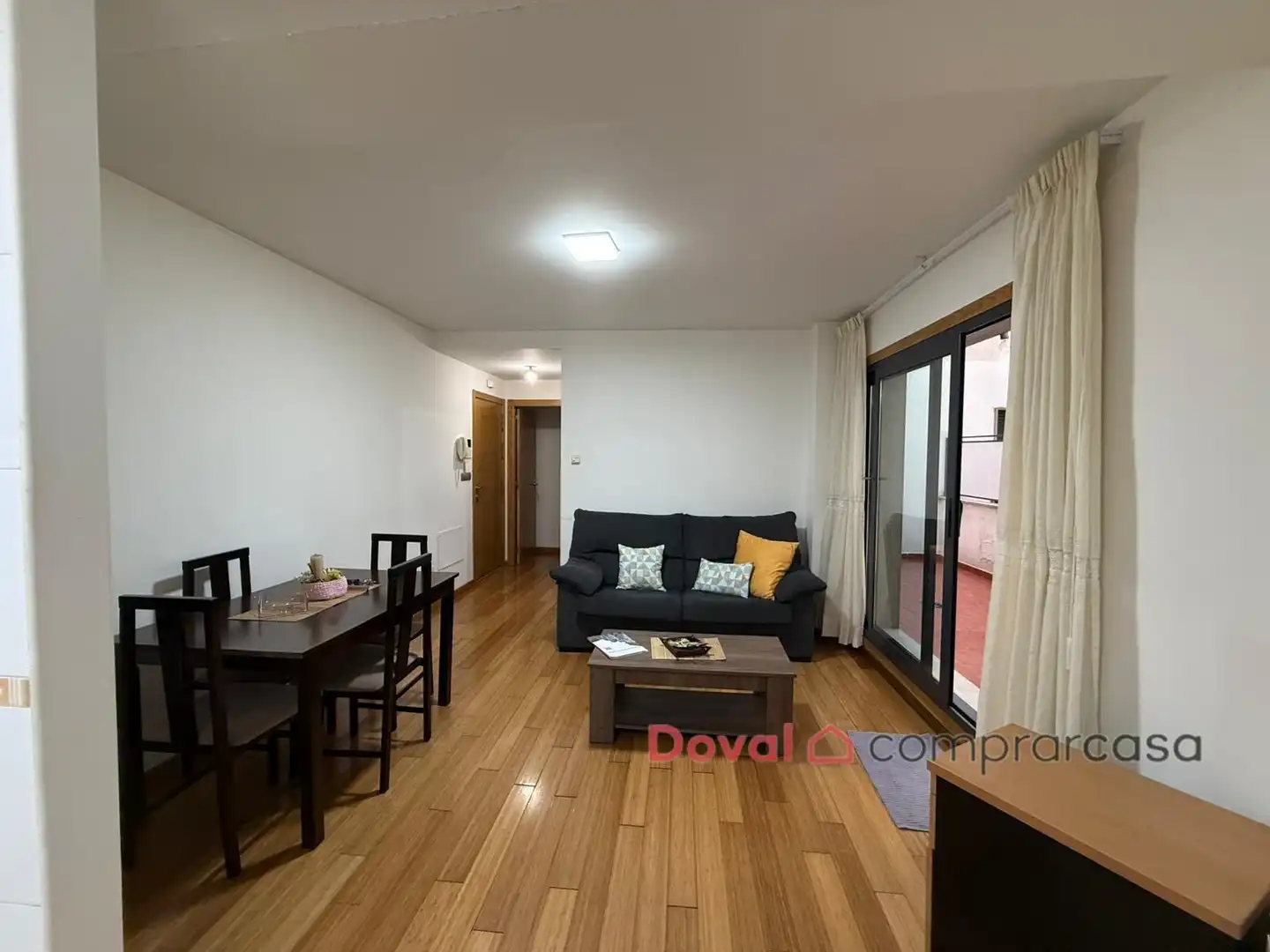 Sala de estar de Piso en venta en Ponteareas con Calefacción, Trastero y Amueblado