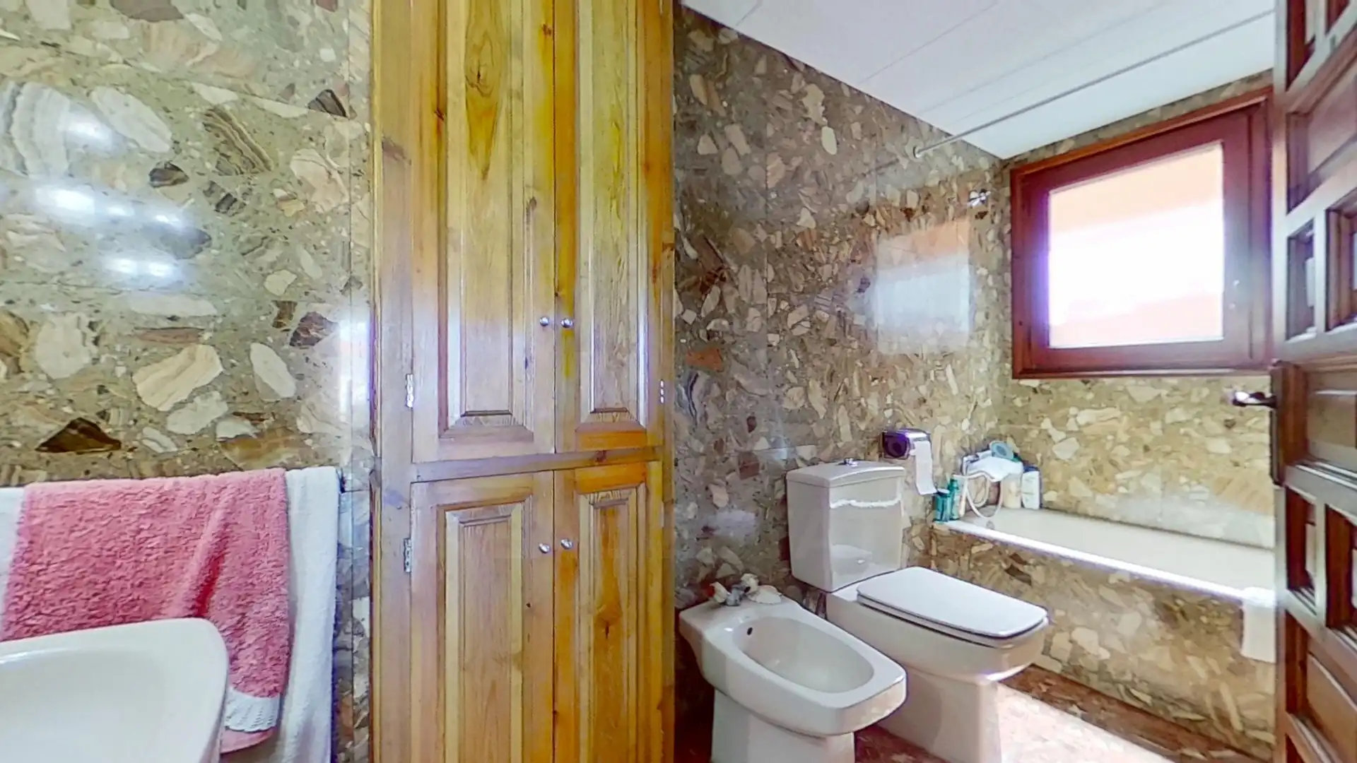 Bathroom of Houses for sale in Roda de Berà