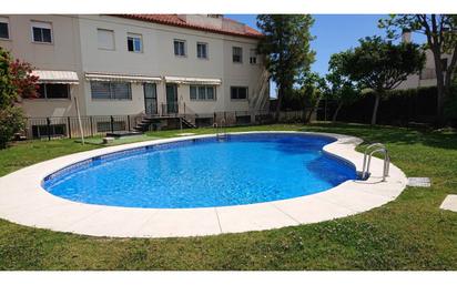 Swimming pool of Single-family semi-detached for sale in Rincón de la Victoria  with Terrace and Community pool