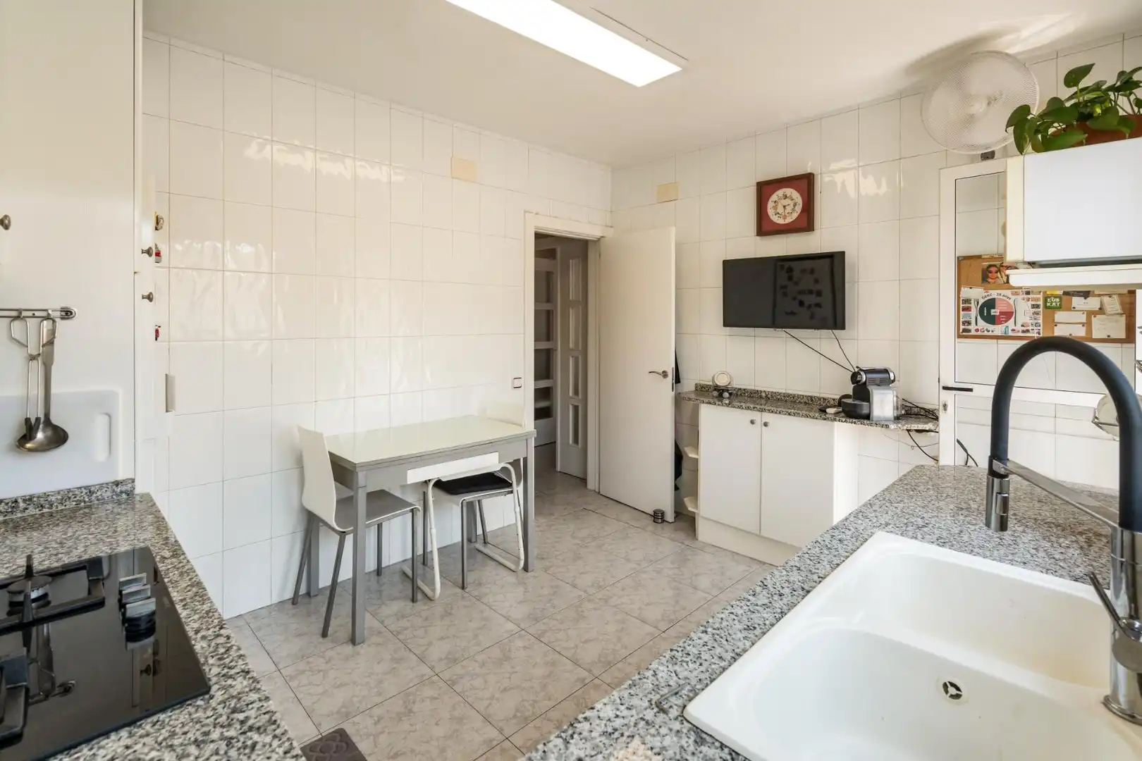 Cocina de Casa adosada en venta en Parets del Vallès con Aire acondicionado, Calefacción y Jardín privado