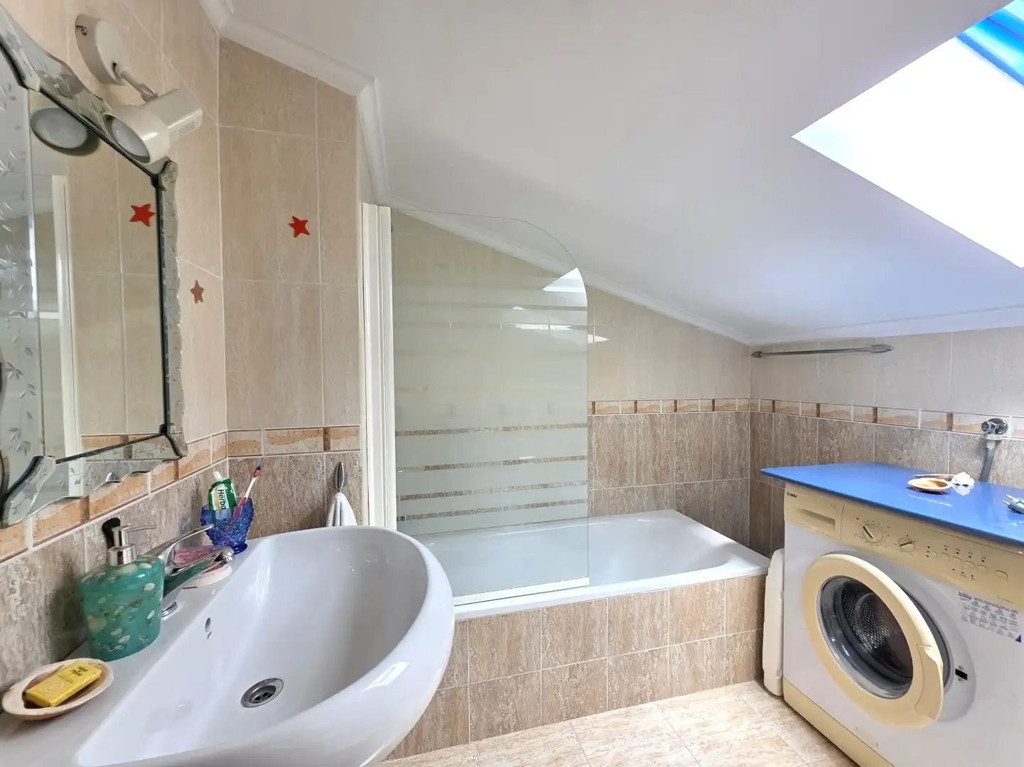 Badezimmer von Wohnung zur Miete in Nava mit Heizung