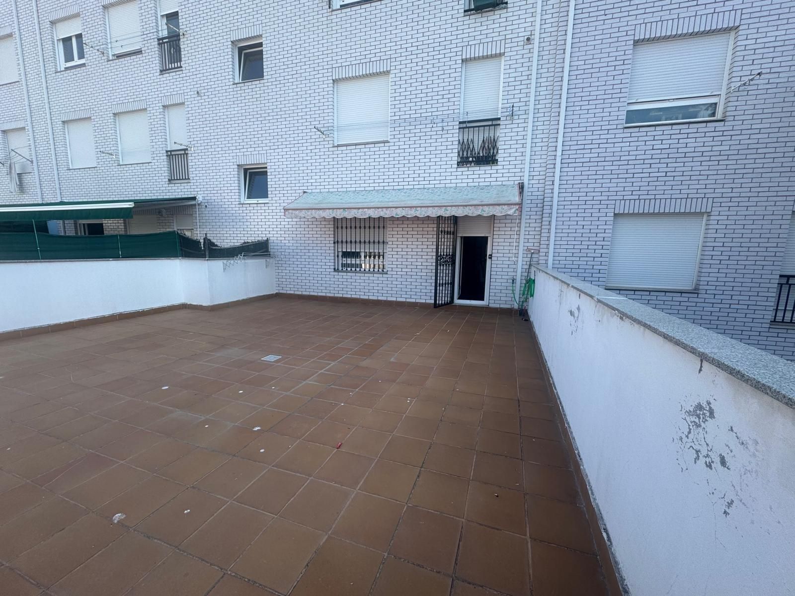 Vista exterior de Apartament en venda en Ponferrada amb Terrassa
