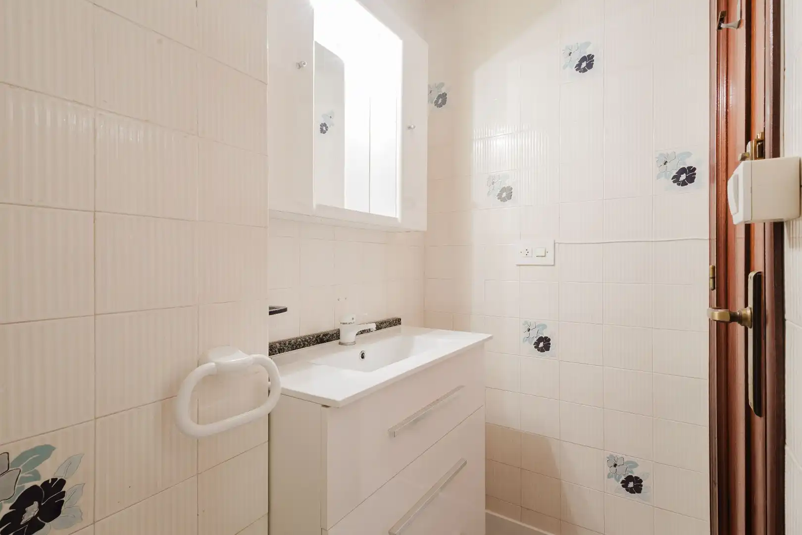 Baño de Apartamento en venta en Torrevieja con Aire acondicionado, Terraza y Piscina comunitaria