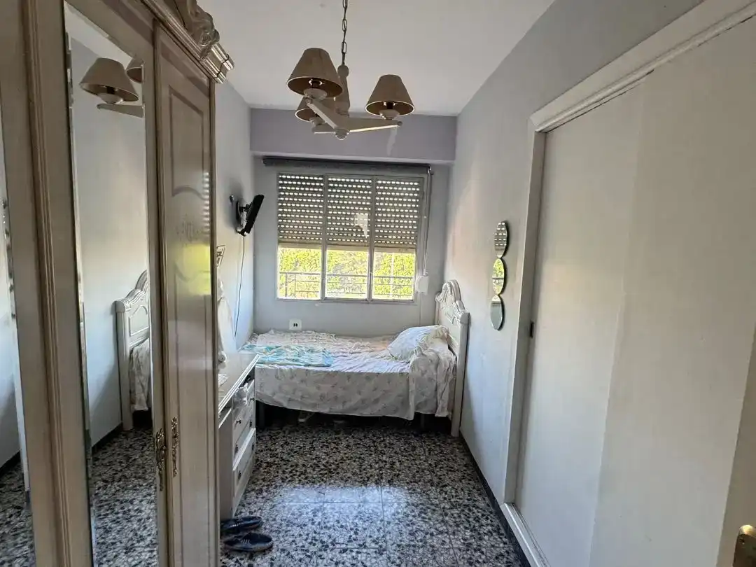 Dormitori de Pis en venda en Alzira amb Moblat i Balcó