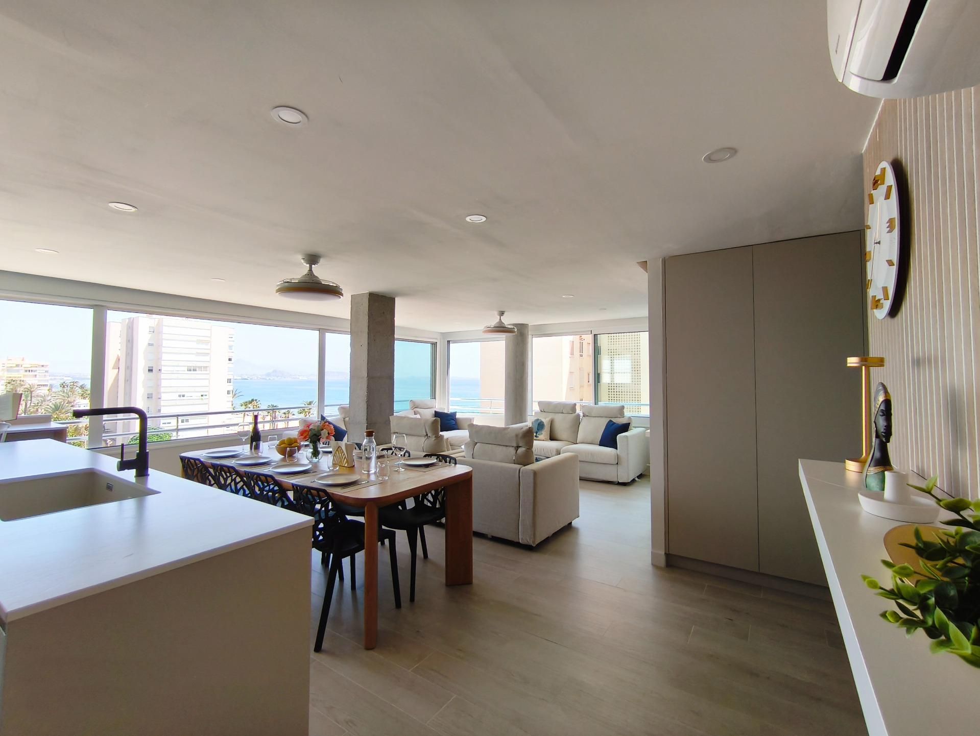 Sala d'estar de Apartament de lloguer en Alicante / Alacant amb Aire condicionat, Piscina i Piscina comunitària