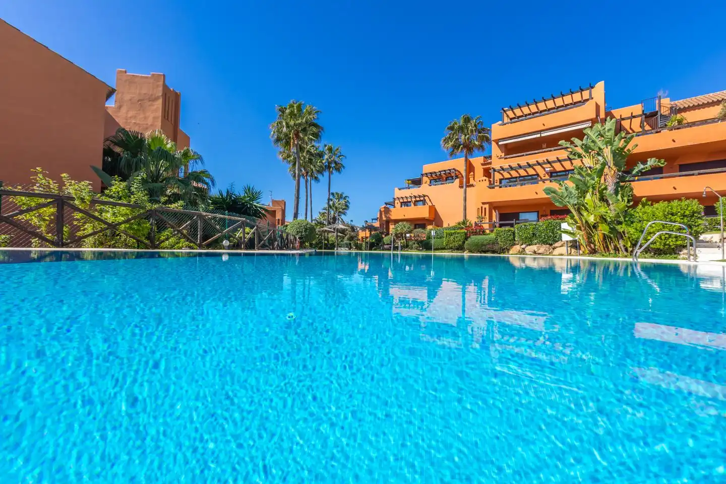 Piscina de Apartament en venda en Estepona amb Aire condicionat, Calefacció i Terrassa