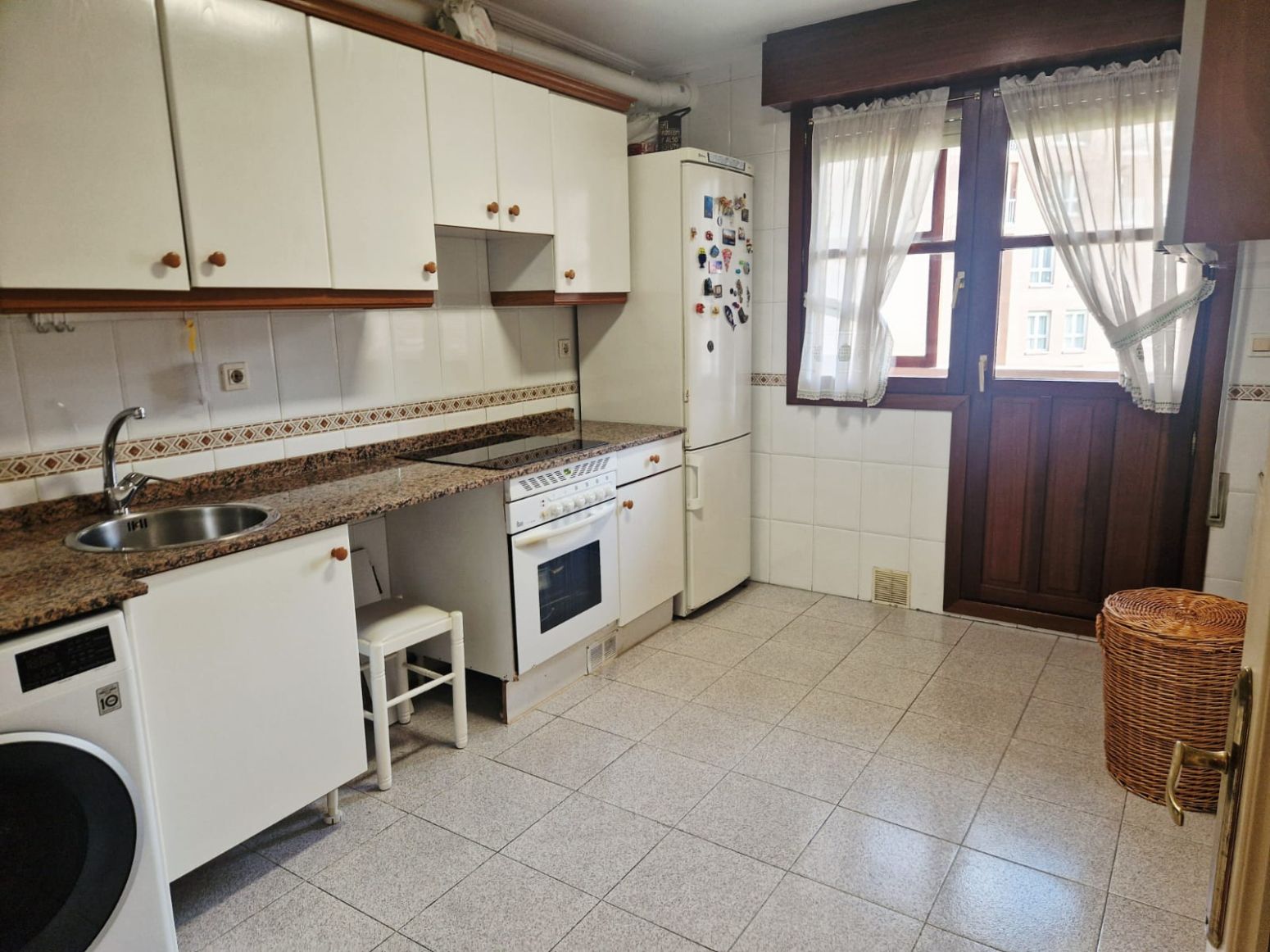 Cuina de Pis en venda en Avilés amb Calefacció, Parquet i Terrassa
