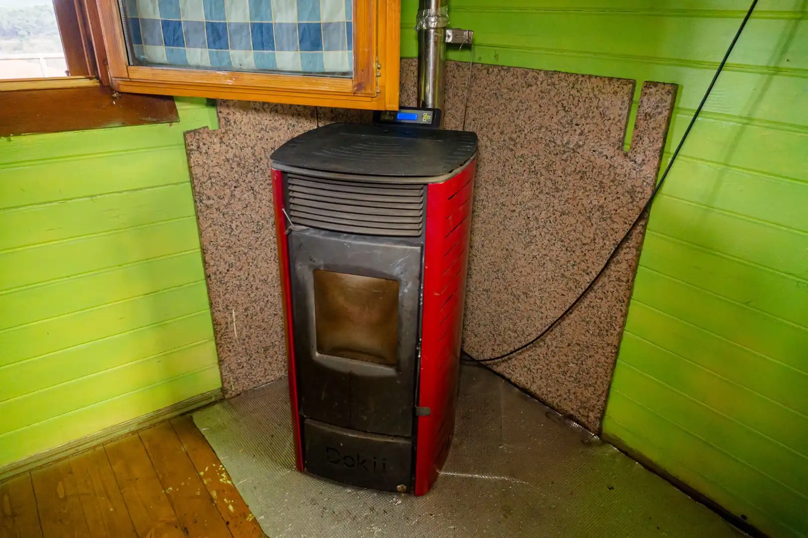 Vista exterior de Casa o xalet en venda en Villagatón amb Aire condicionat, Calefacció i Jardí privat