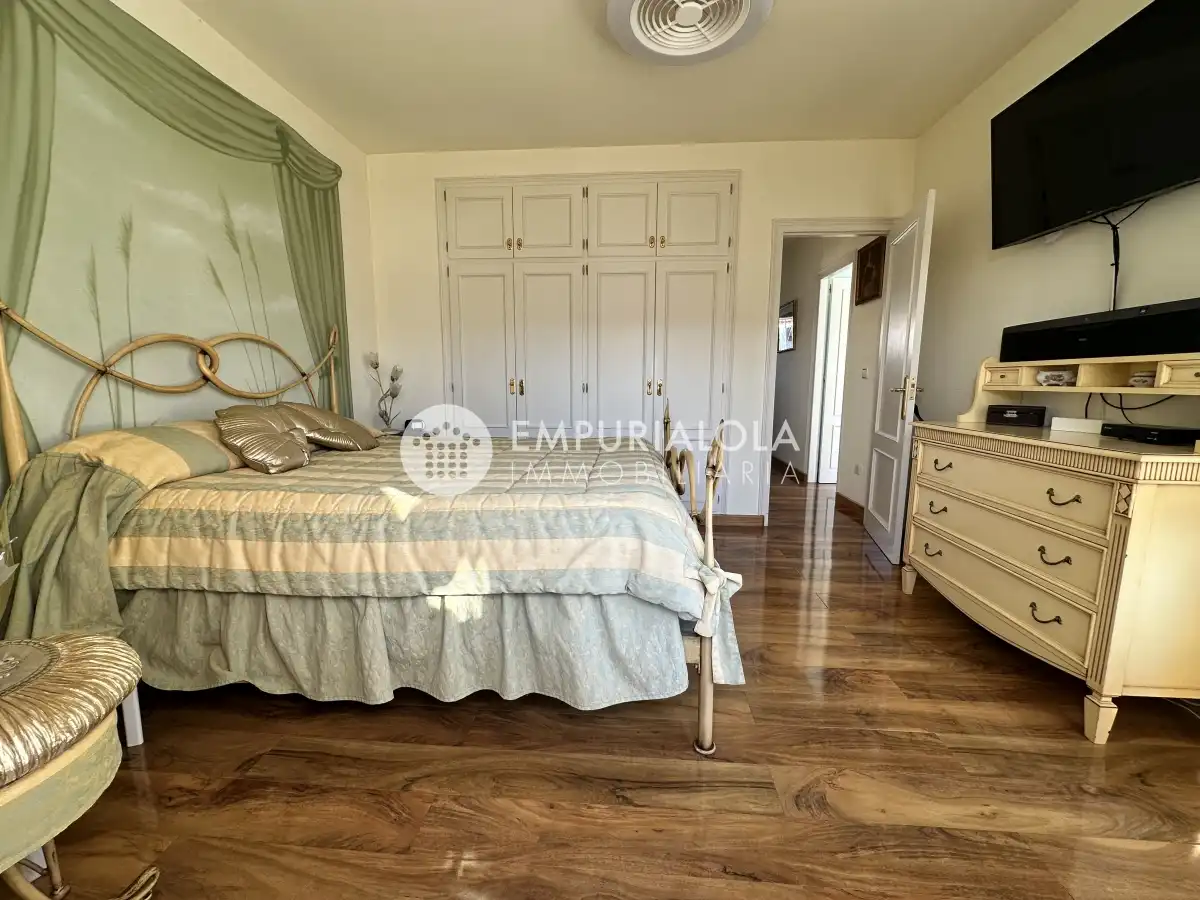 Dormitori de Casa o xalet en venda en Empuriabrava amb Aire condicionat, Jardí privat i Piscina