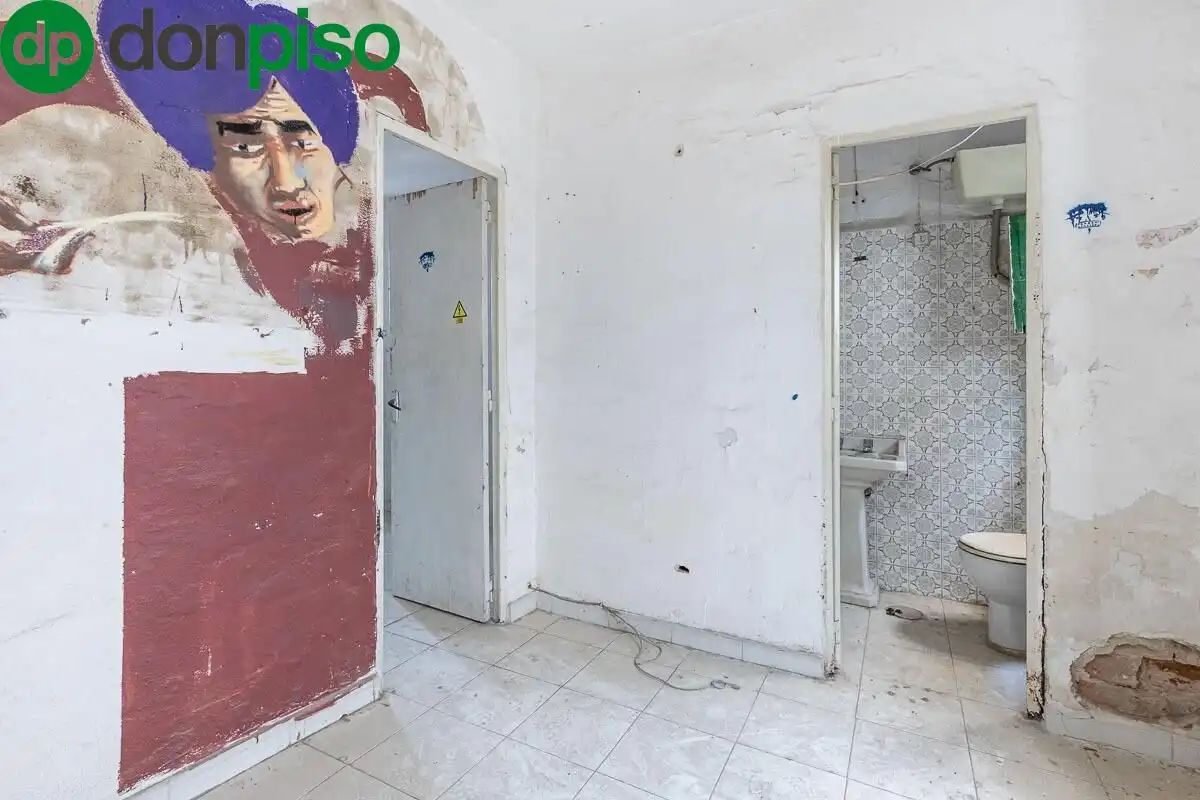 Bathroom of Houses for sale in Granada  with Terrace and Balcony
