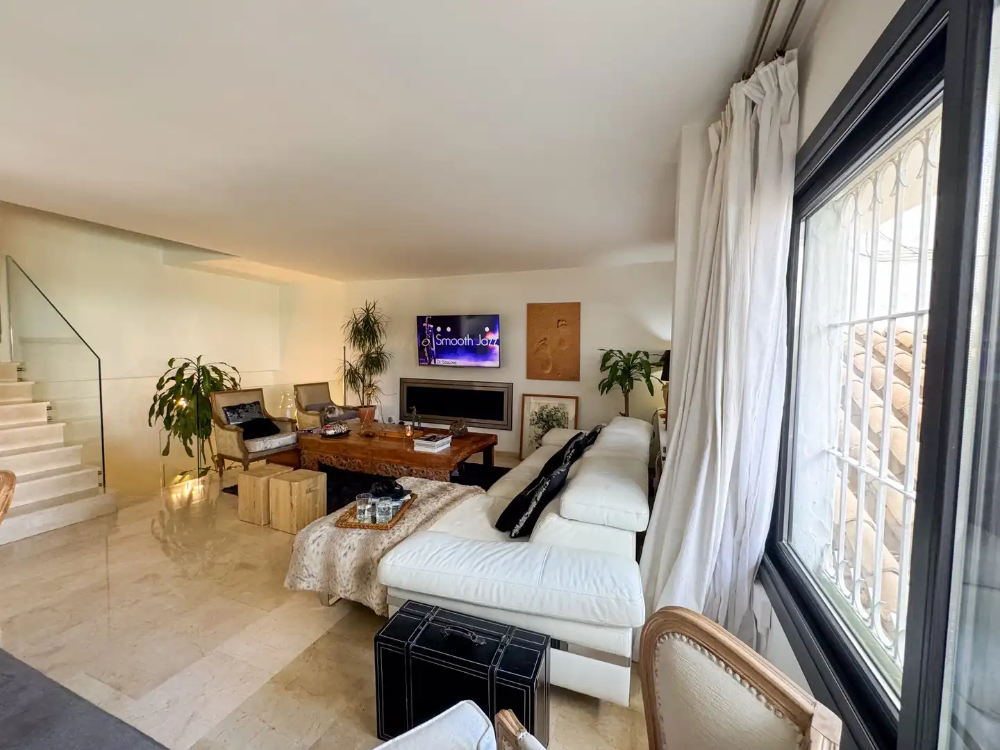 Sala de estar de Dúplex en venta en Estepona con Aire acondicionado, Terraza y Piscina