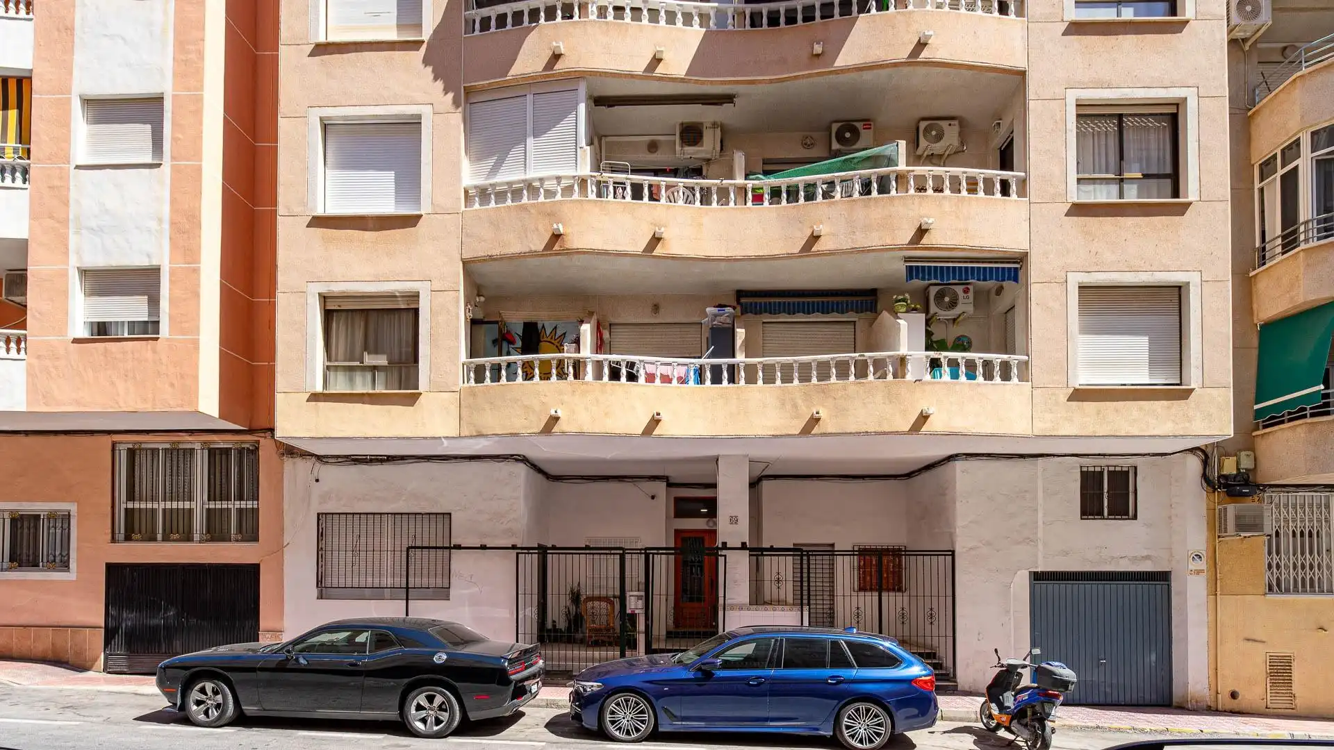 Vista exterior de Apartamento en venta en Torrevieja con Amueblado y Balcón