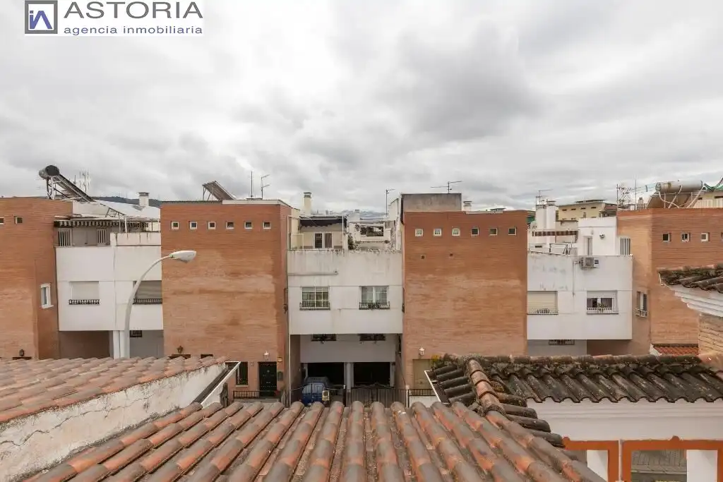 Vista exterior de Casa adosada en venda en Granada amb Terrassa i Piscina comunitària