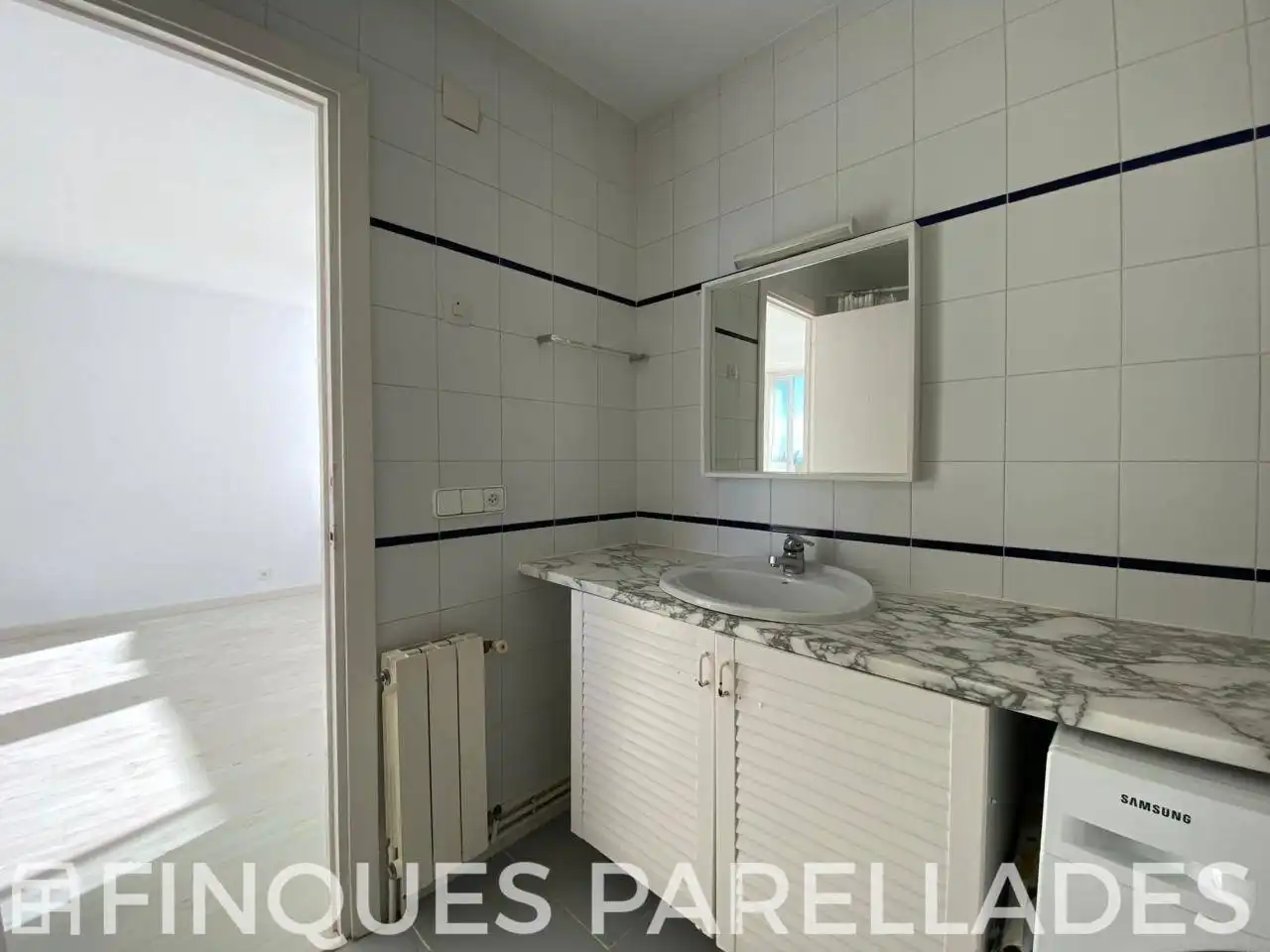 Bathroom of Attic for sale in Sitges  with Air Conditioner, Heating and Parquet flooring