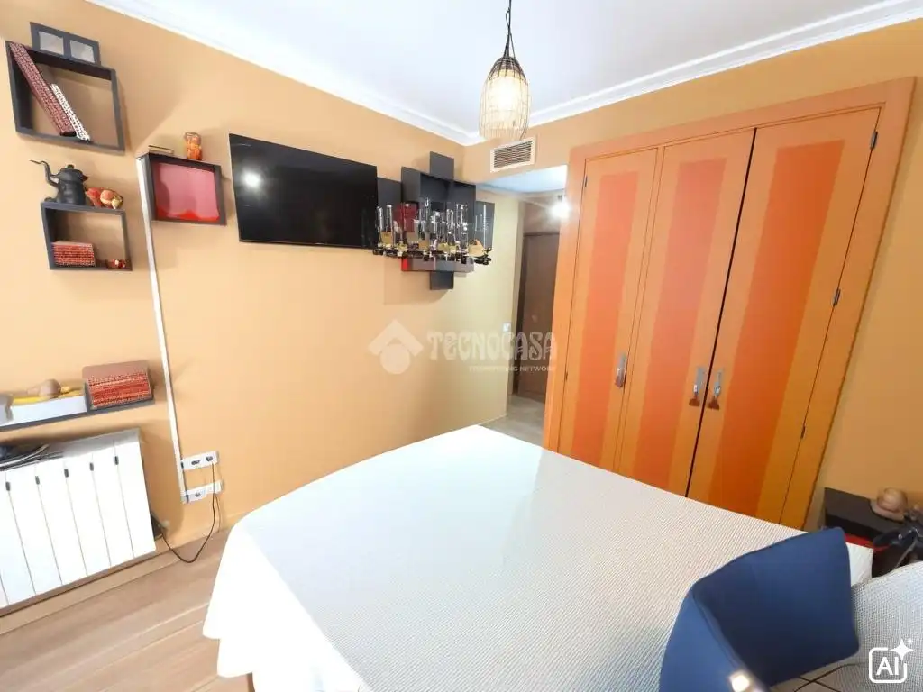 Bedroom of Flat for sale in Parla  with Air Conditioner, Heating and Parquet flooring