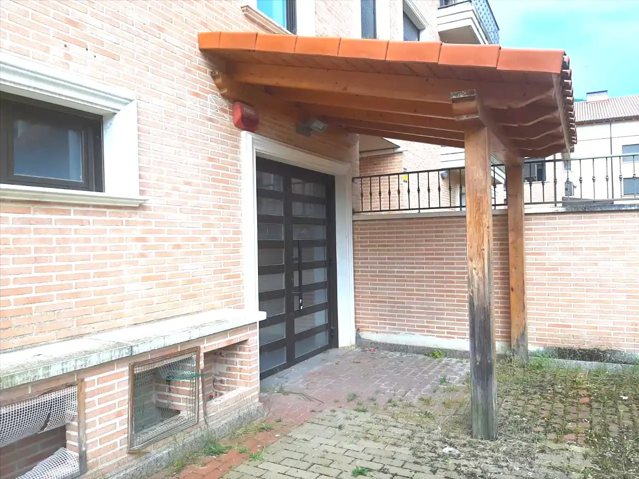 Außenansicht von Büro zum Verkauf in Santurde de Rioja