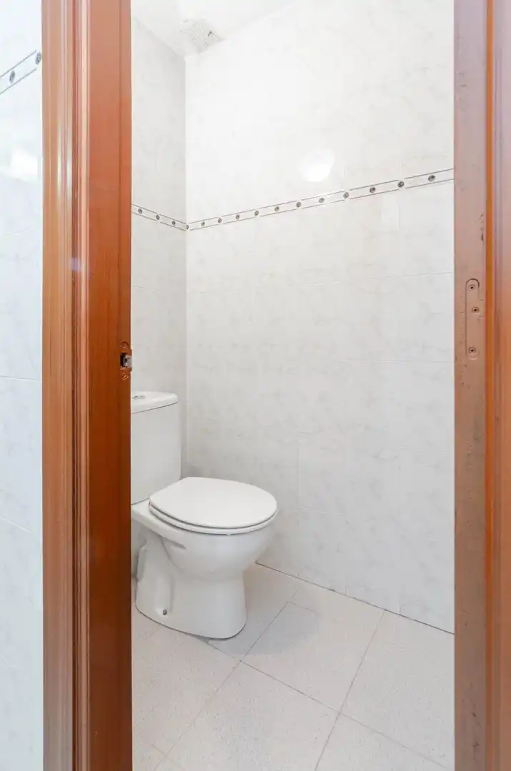Baño de Local en venta en Oviedo 