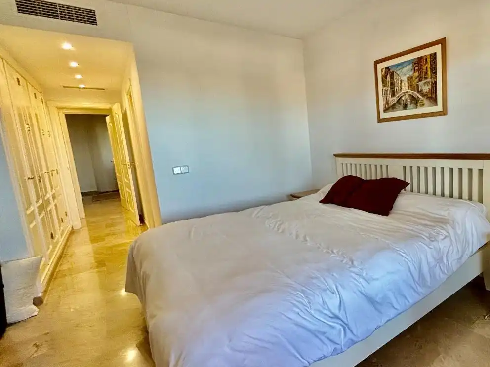 Bedroom of Flat for rent in Nueva Andalucía