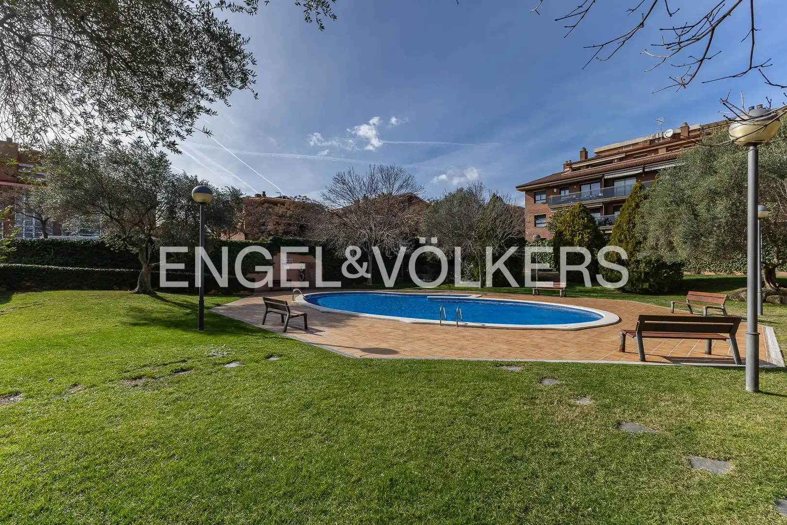 Schwimmbecken von Wohnung zum Verkauf in Sant Cugat del Vallès mit Klimaanlage, Heizung und Parkett