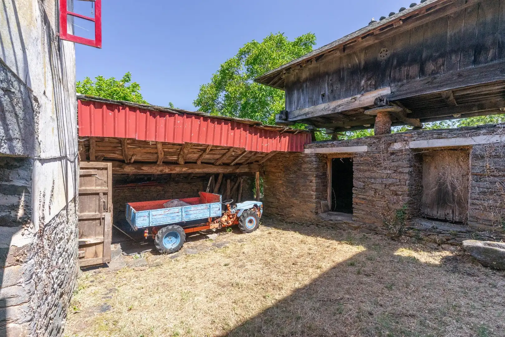 Vista exterior de Casa o xalet en venda en Allande amb Jardí privat i Balcó