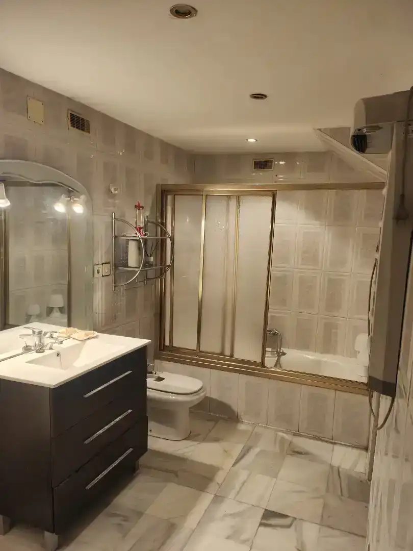 Badezimmer von Wohnung zur Miete in Cenes de la Vega mit Klimaanlage und Balkon