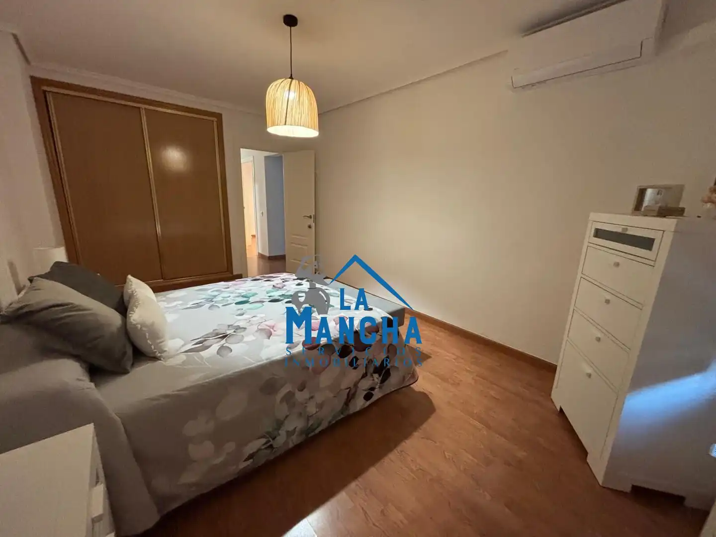 Habitación de Piso de alquiler en Albacete con Aire acondicionado, Calefacción y Amueblado