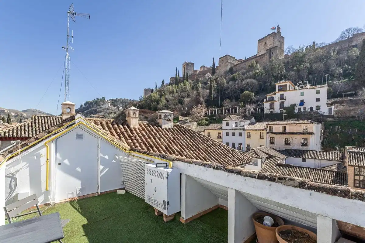 Außenansicht von Gebäude zur Miete in Granada