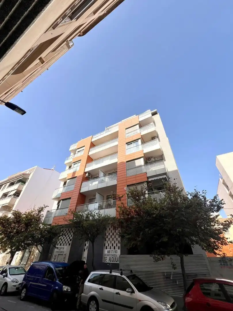 Apartamento con terraza en venta en Calle Campoamor, imagen 4