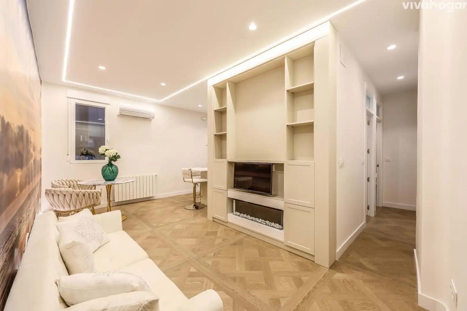 Living room of Flat for sale in Madrid  with Air Conditioner, Heating and Furnished