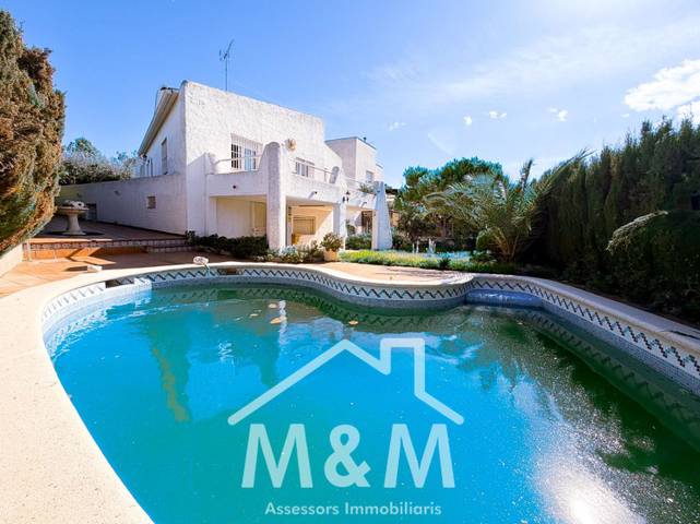 Casa-chalet en Venta en Cunit Residencial