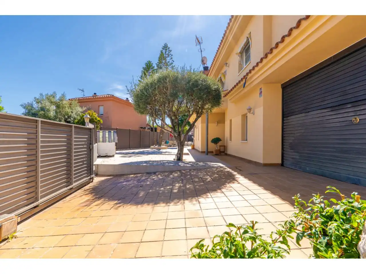 Exterior view of Houses for sale in Cabrils, Barcelona