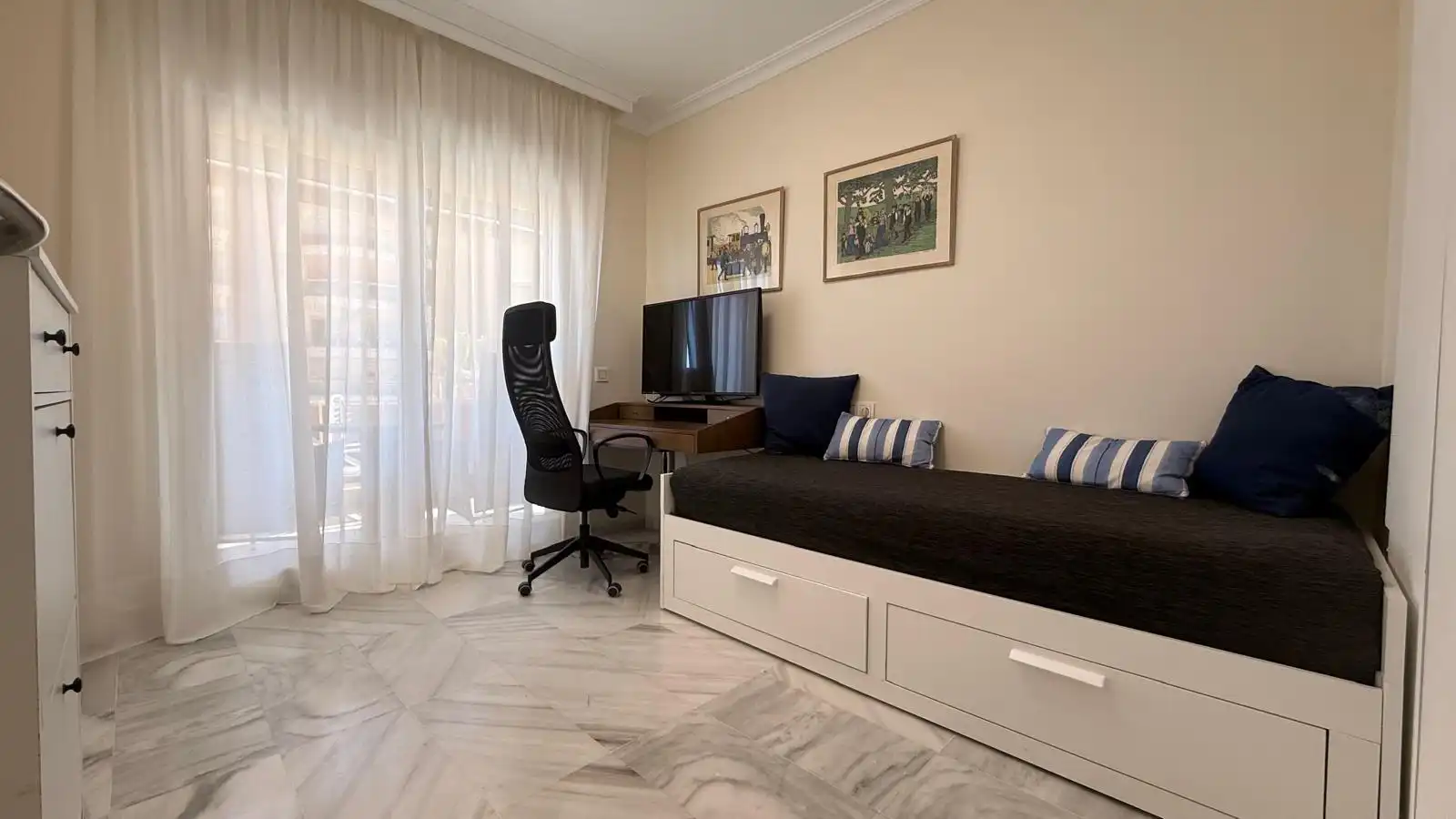 Dormitori de Apartament en venda en Fuengirola amb Aire condicionat, Terrassa i Traster