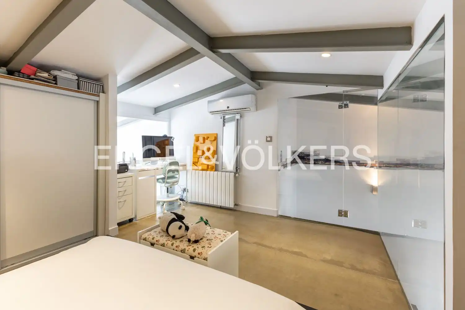 Dachboden zum Verkauf in Valencia mit Heizung und Balkon