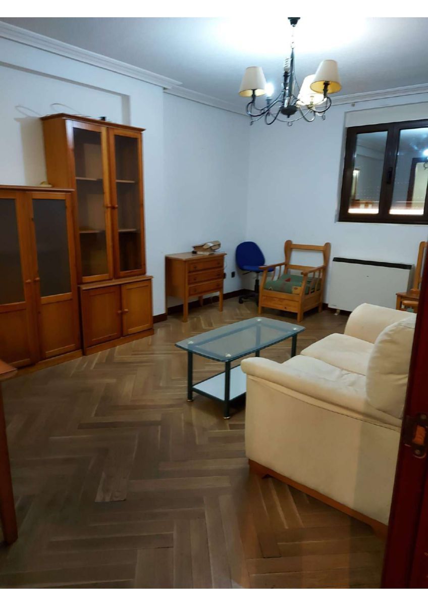 Sala de estar de Apartamento de alquiler en Salamanca Capital con Calefacción, Parquet y Amueblado