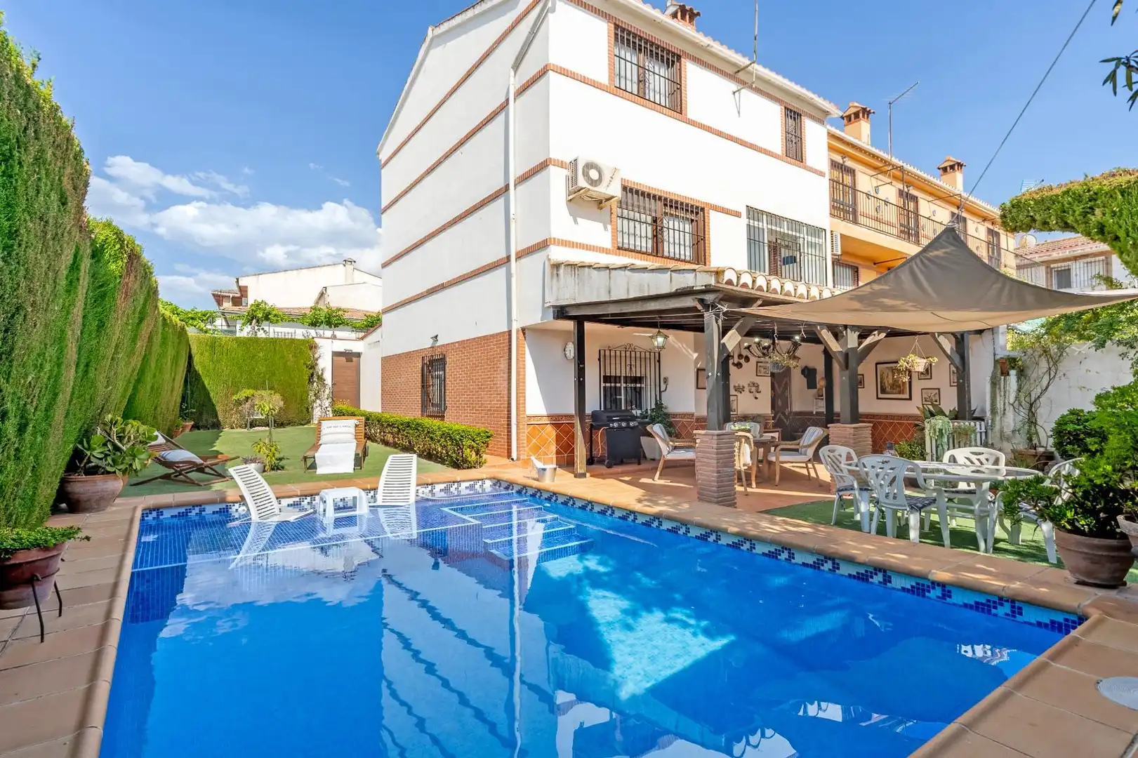 Swimming pool of Houses for sale in Jun  with Air Conditioner, Heating and Private garden