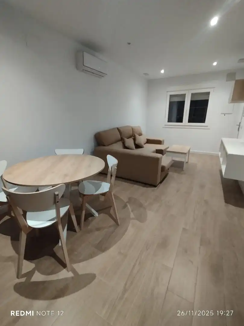 Sala de estar de Piso de alquiler en Castilleja de la Cuesta con Aire acondicionado, Calefacción y Amueblado