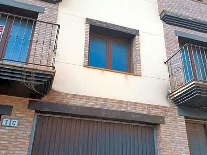 Vista exterior de Casa o xalet en venda en Villastar amb Jardí privat, Terrassa i Balcó