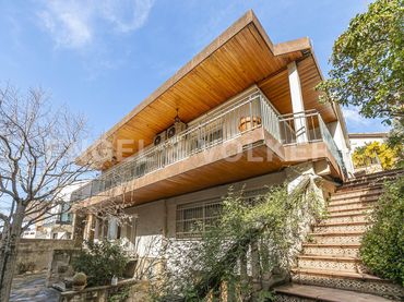Casa con piscina en venta en La Miranda - Can Candeler