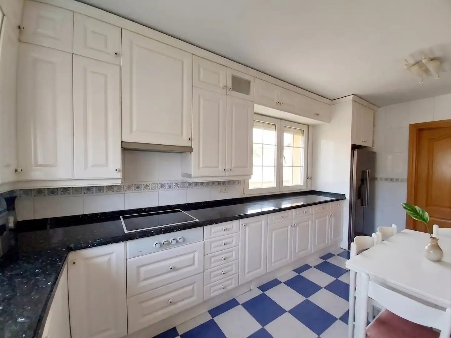 Cocina de Casa o chalet en venta en Pozuelo de Alarcón con Aire acondicionado, Calefacción y Jardín privado