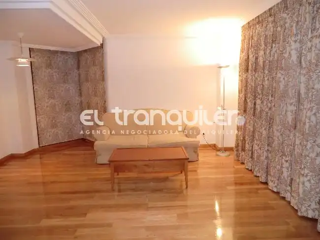 Sala de estar de Dúplex de alquiler en Majadahonda con Trastero, Piscina y Lavadora