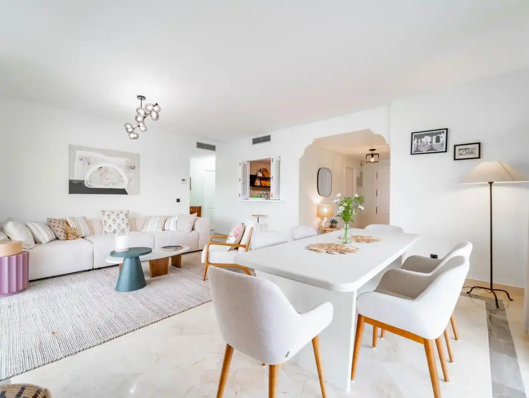 Sala d'estar de Pis en venda en Estepona amb Calefacció, Terrassa i Balcó