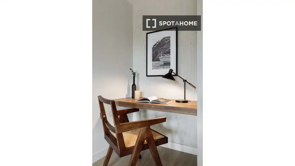 Dormitori de Apartament per a compartir en Barcelona amb Aire condicionat, Terrassa i Moblat
