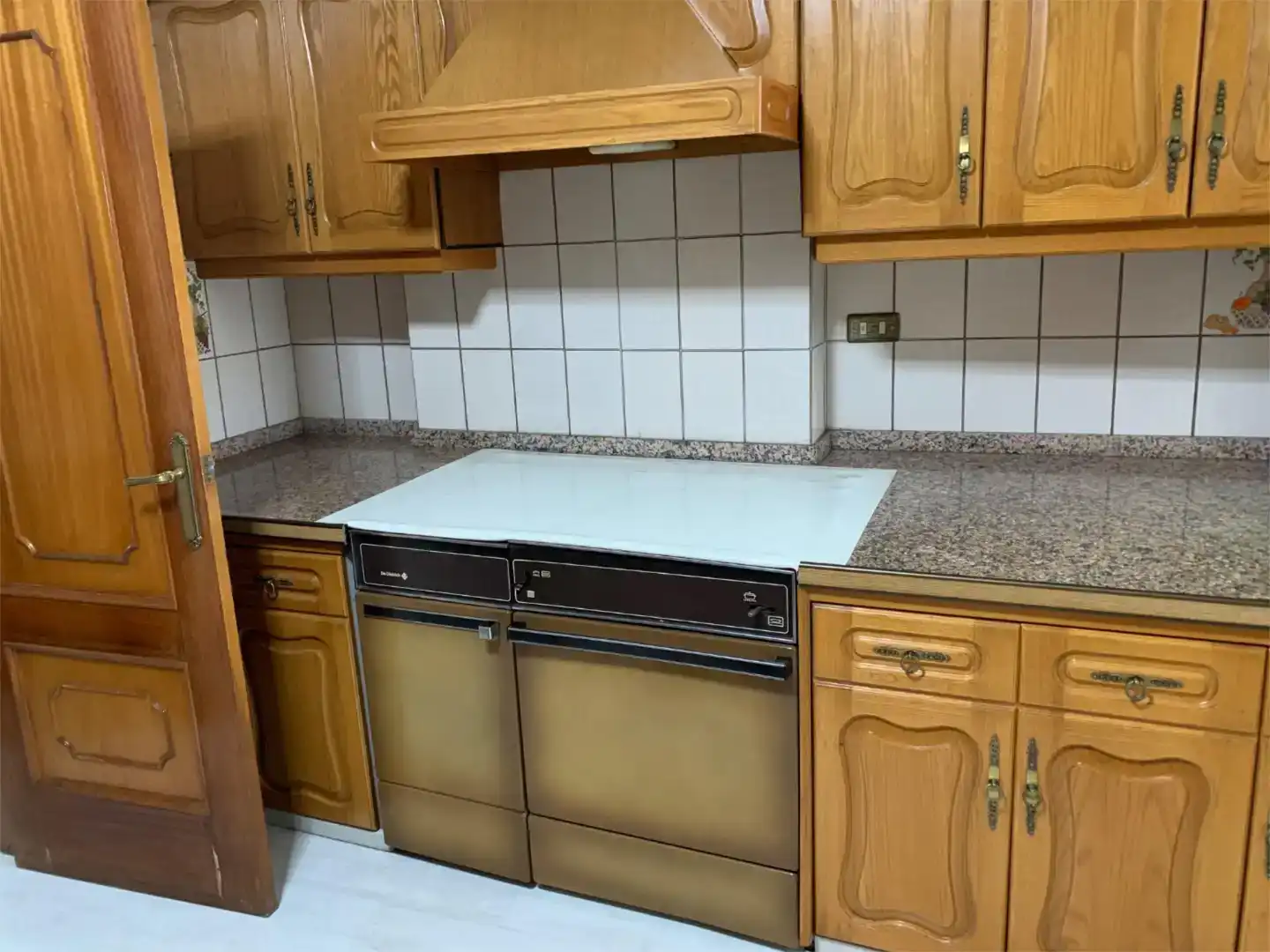 Cuina de Pis en venda en Chantada amb Parquet, Traster i Moblat