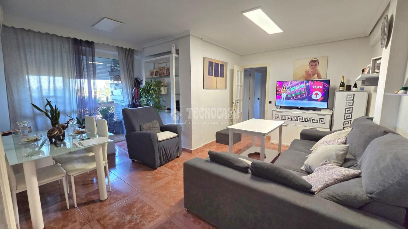 Sala d'estar de Pis en venda en  Córdoba Capital amb Aire condicionat i Terrassa